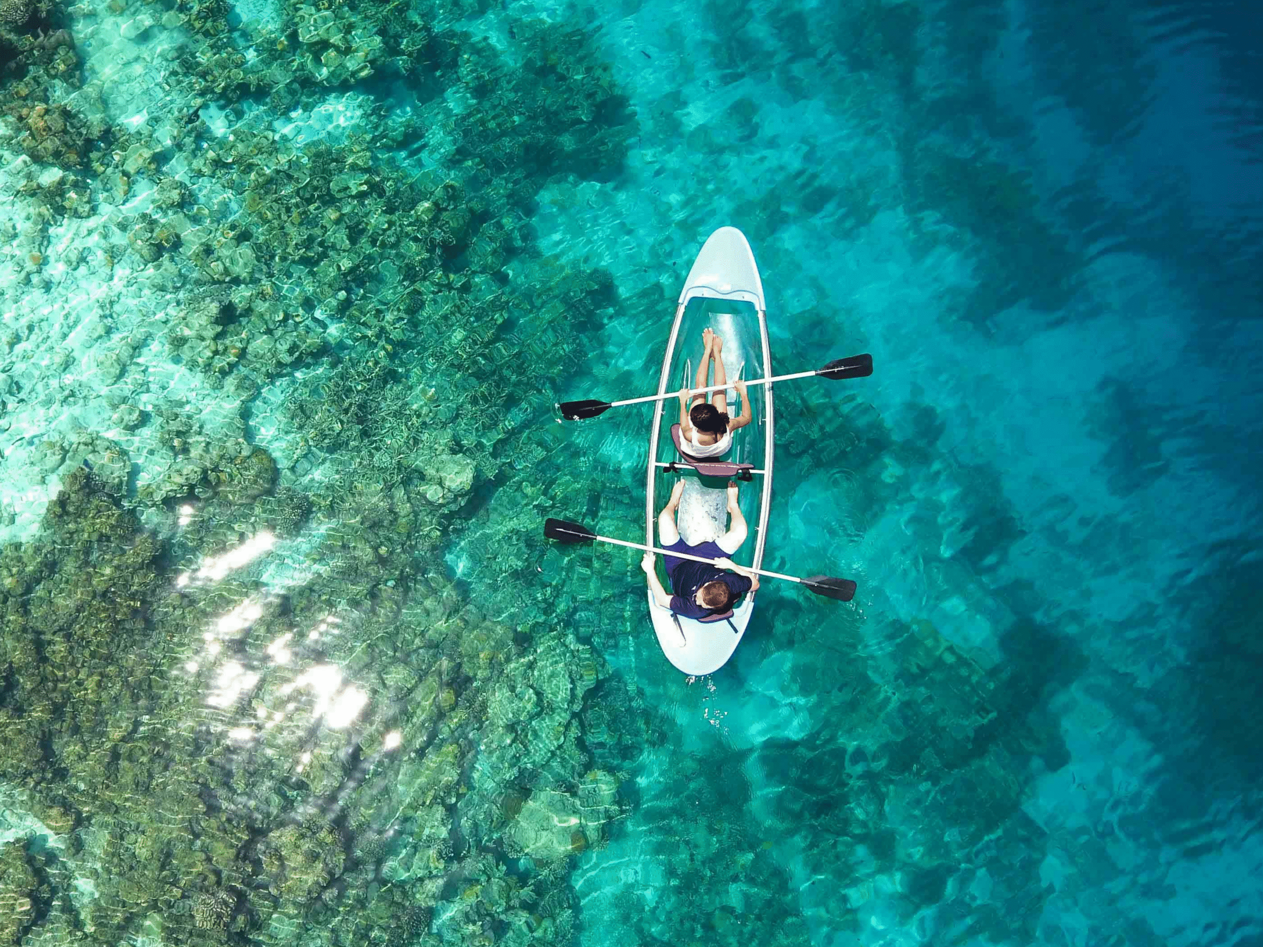 Kayak doble transparente con dos personas